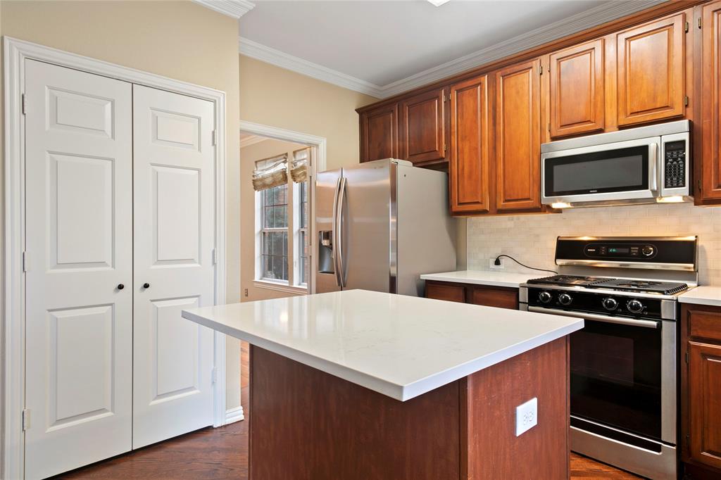 3777 Meadowcreek Circle, Addison, TX 75001