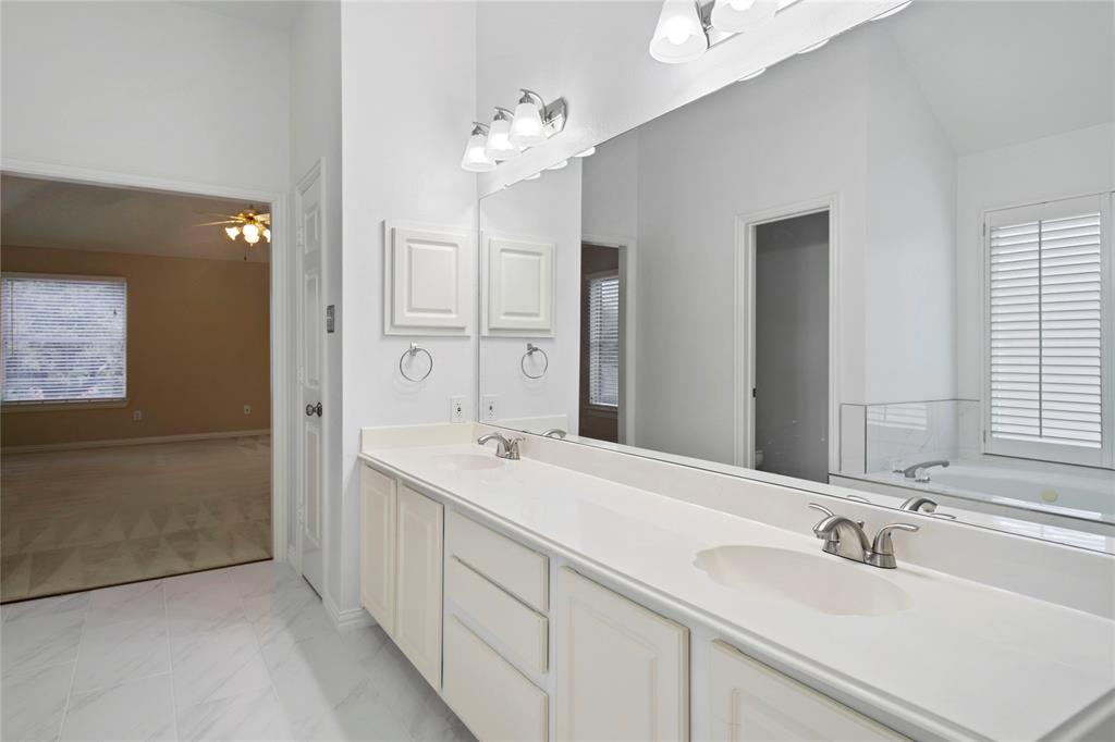 3777 Meadowcreek Circle, Addison, TX 75001