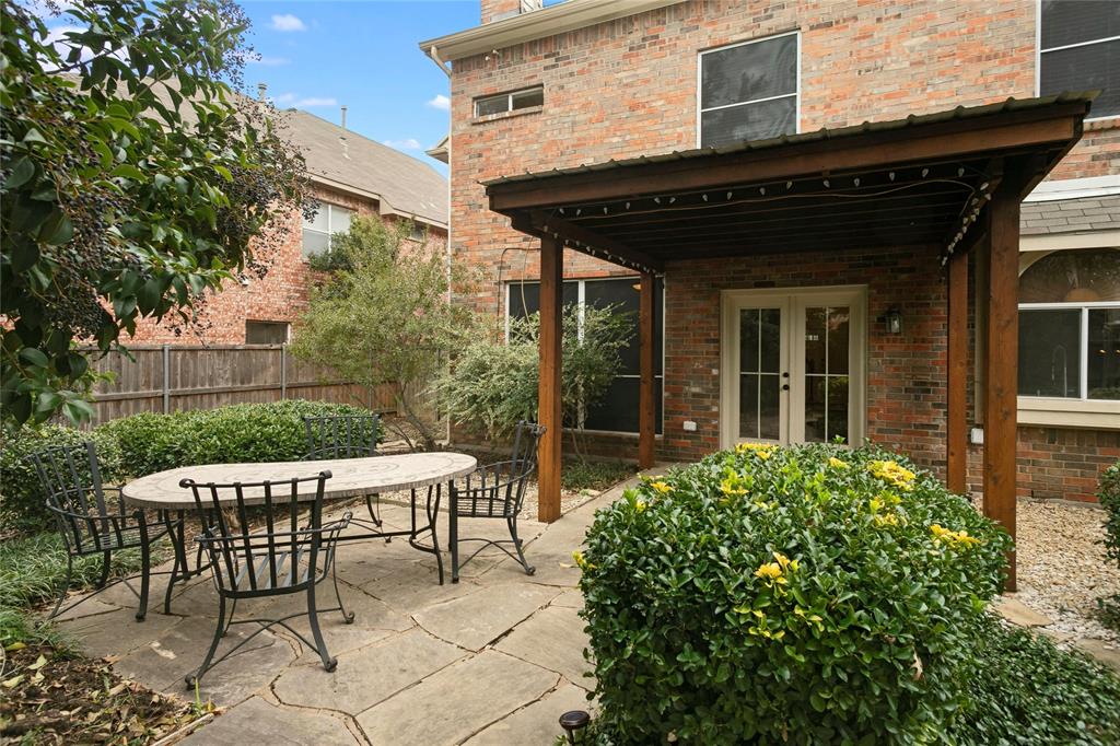 3777 Meadowcreek Circle, Addison, TX 75001