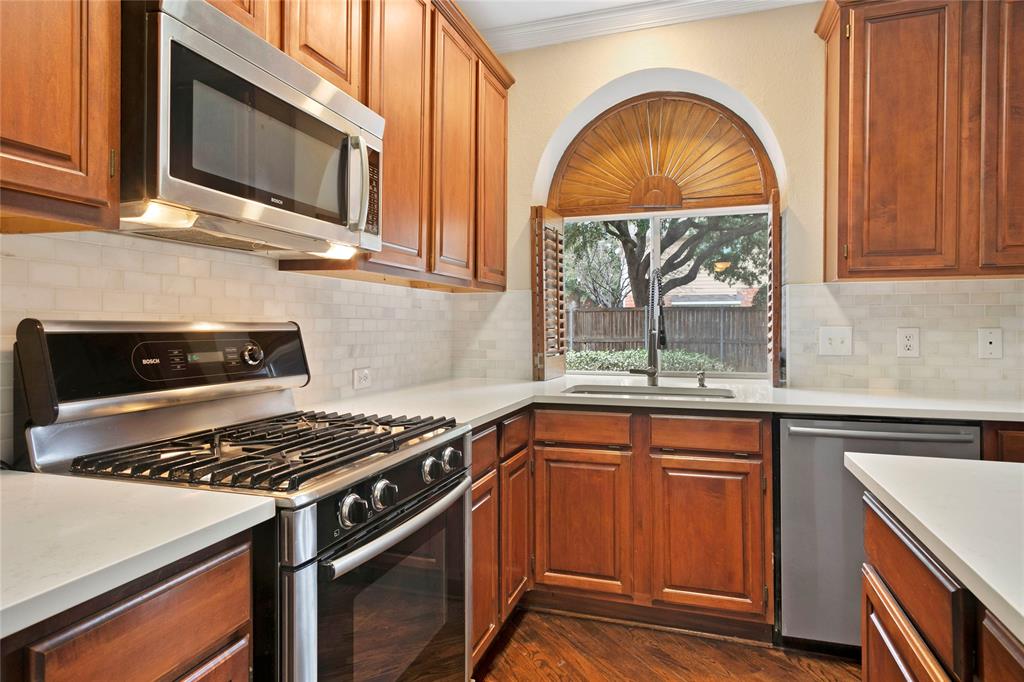 3777 Meadowcreek Circle, Addison, TX 75001