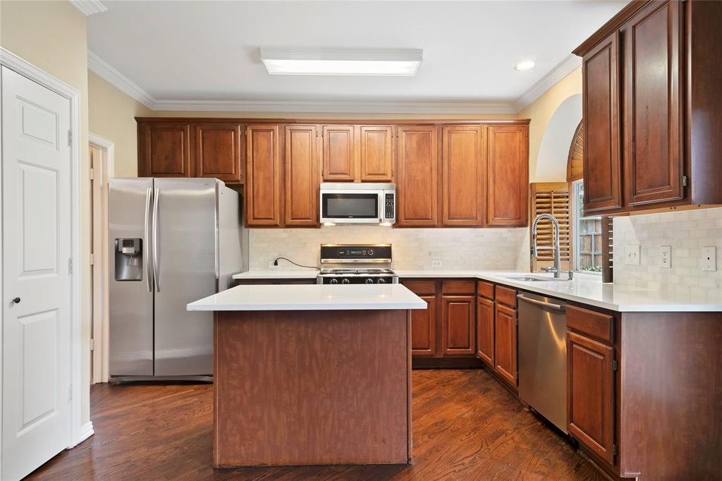3777 Meadowcreek Circle, Addison, TX 75001