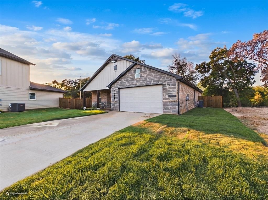 1202 Phoenix Drive, Athens, TX 75751