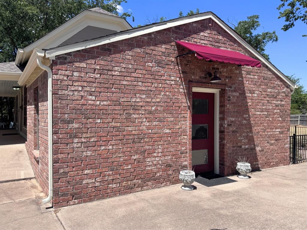 902 W Pearl Street, Granbury, TX 76048