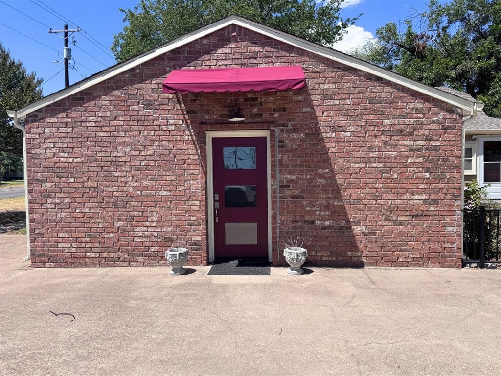 902 W Pearl Street, Granbury, TX 76048