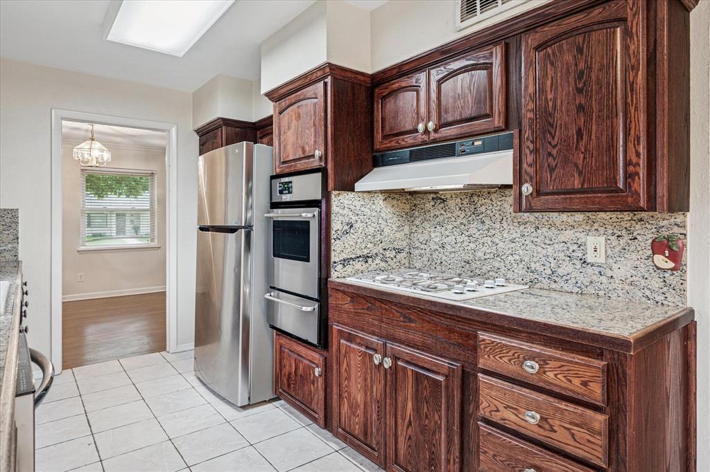 1725 Mapleton Drive, Dallas, TX 75228