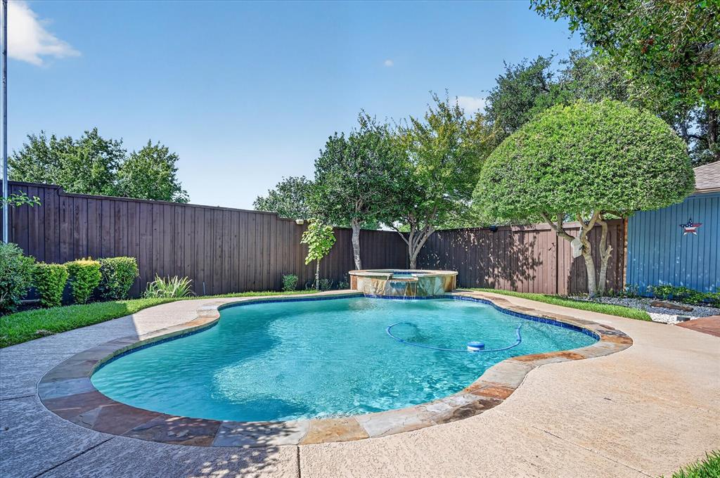 2516 Lawnview Drive, Carrollton, TX 75006