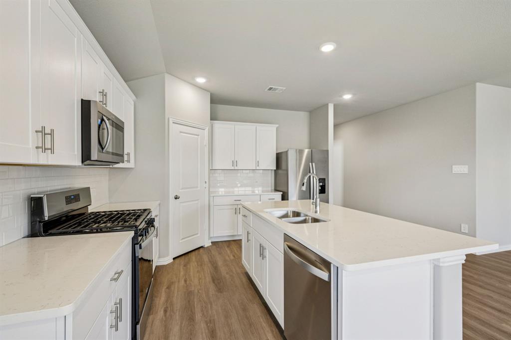 Photo is not of the actual home, but is an inspirational photo of builder’s model home and may depict options, furnishings, and/or decorator features that are not included. Photo is not of the actual home, but is an inspirational photo of builder’s model home and may depict options, furnishings, and/or decorator features that are not included.