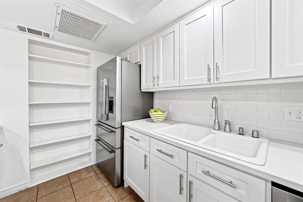 Open shelving provides plenty of space for display or for canned goods.