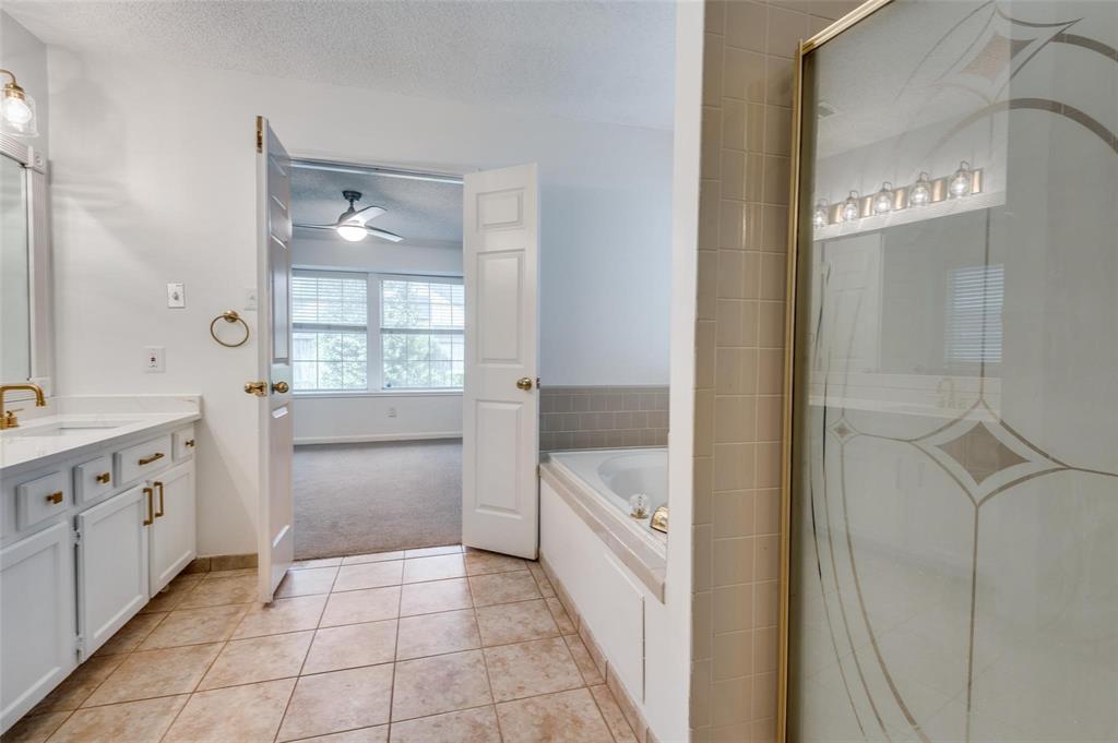 562 Mercer Street, Grand Prairie, TX 75052