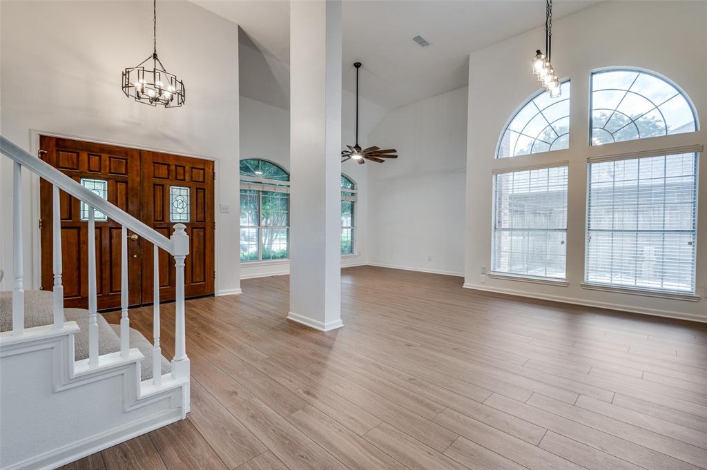 562 Mercer Street, Grand Prairie, TX 75052