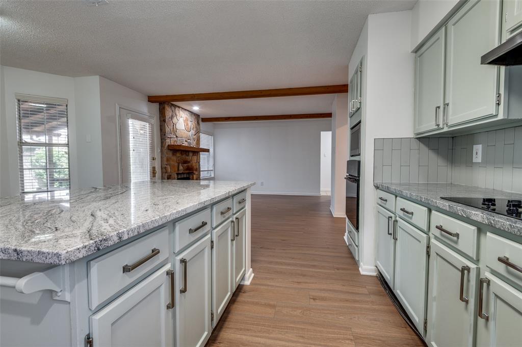 562 Mercer Street, Grand Prairie, TX 75052