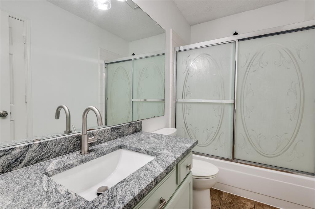 562 Mercer Street, Grand Prairie, TX 75052