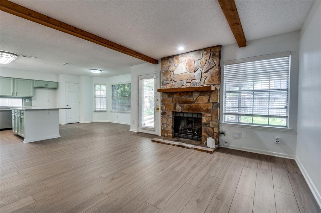 562 Mercer Street, Grand Prairie, TX 75052