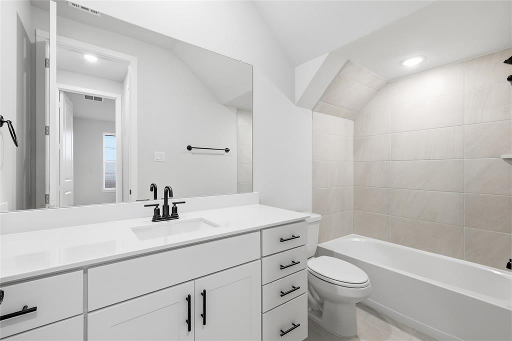Downstairs full bathroom