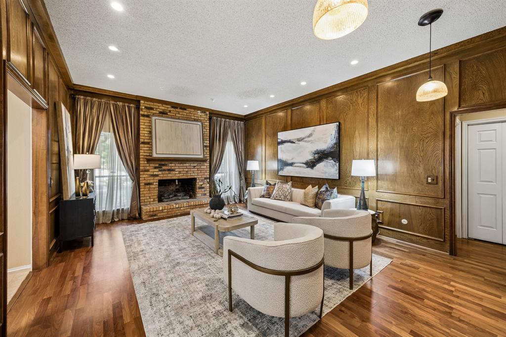 The living room also has direct access to the hallway to the secondary bedrooms.