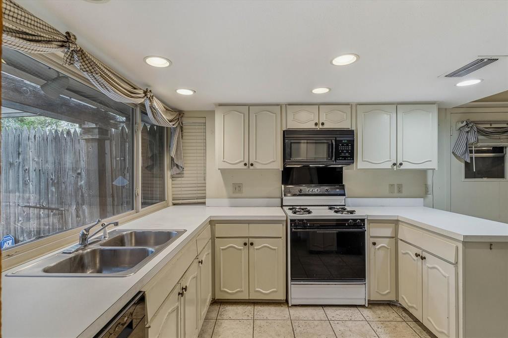 13121 Pennystone Drive, Farmers Branch, TX 75244