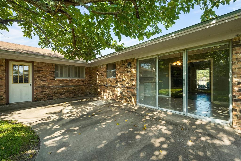 2925 Melmar Park Street, Commerce, TX 75428