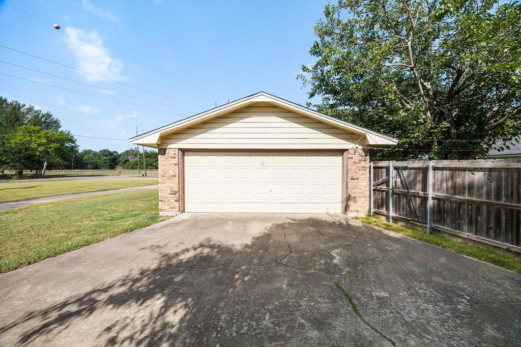2925 Melmar Park Street, Commerce, TX 75428
