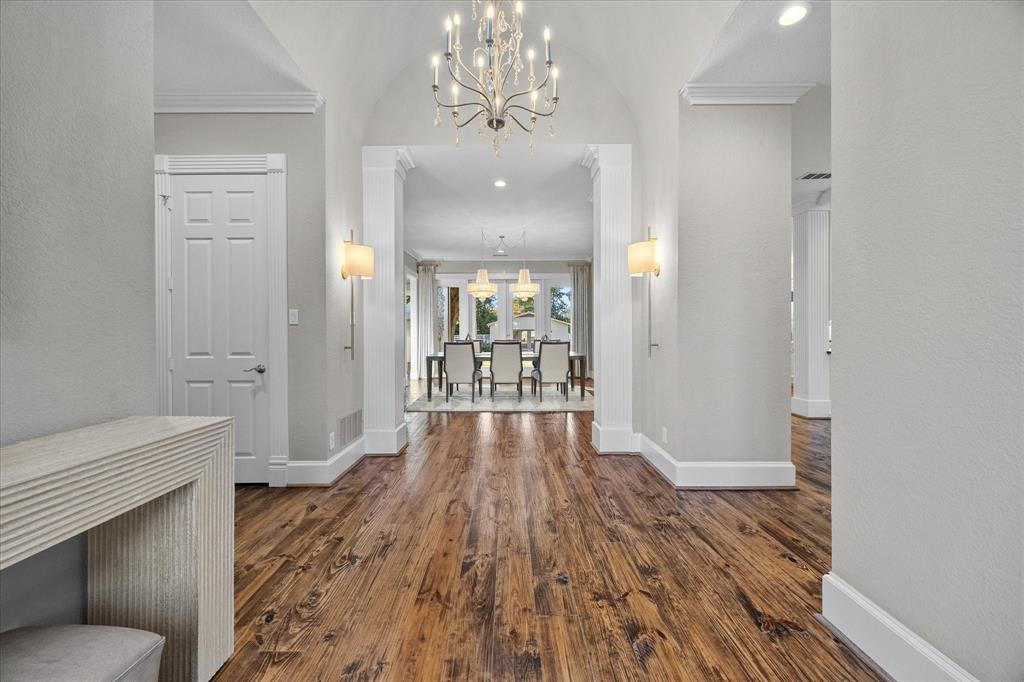 Entry with Barrelled ceiling treatment