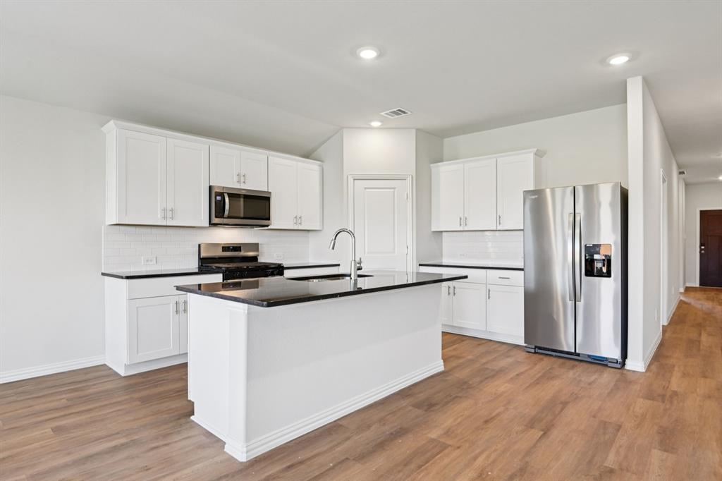 Photo is not of the actual home, but is an inspirational photo of builder’s model home and may depict options, furnishings, and/or decorator features that are not included. Photo is not of the actual home, but is an inspirational photo of builder’s model home and may depict options, furnishings, and/or decorator features that are not included.