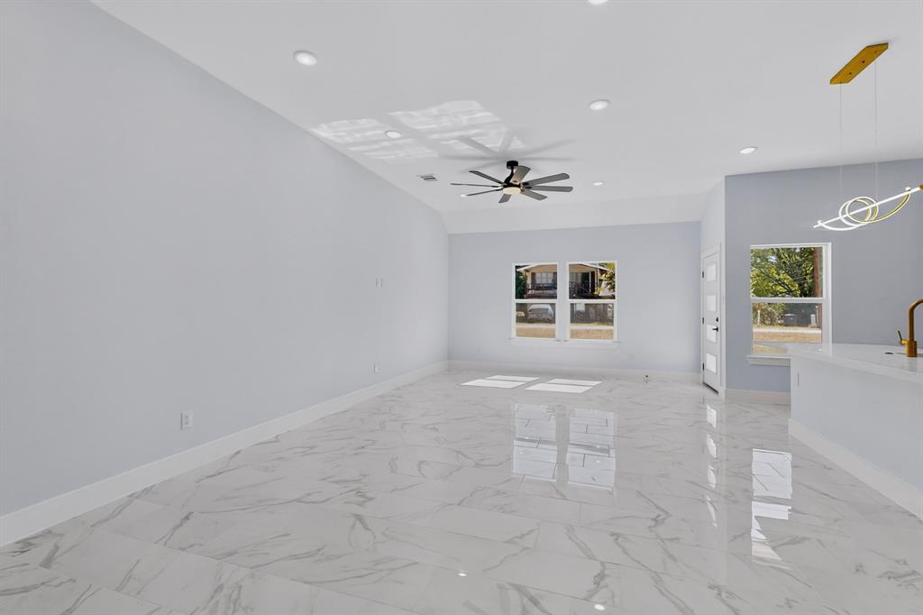 102 Redondo Drive, Gun Barrel City, TX 75156