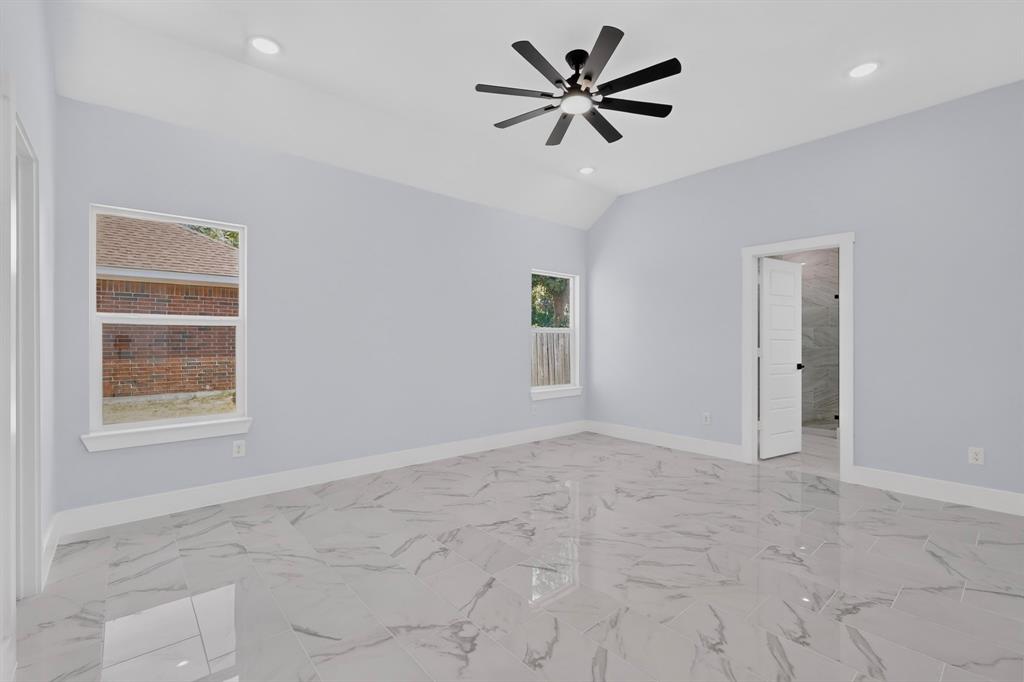 102 Redondo Drive, Gun Barrel City, TX 75156