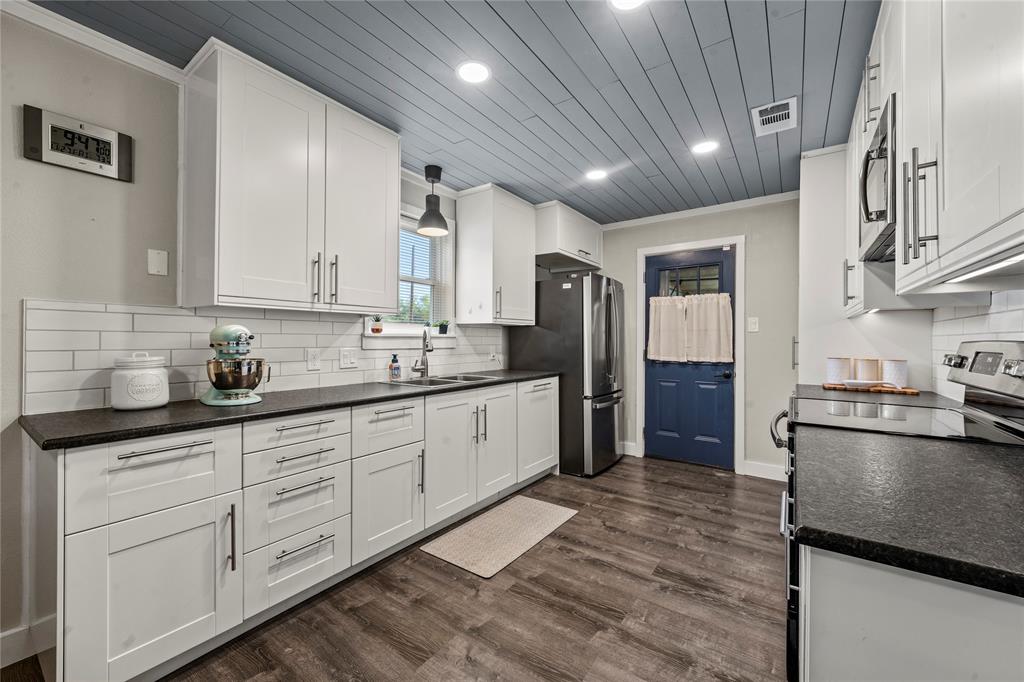 241 Crockett Lane, Hewitt, TX 76643
