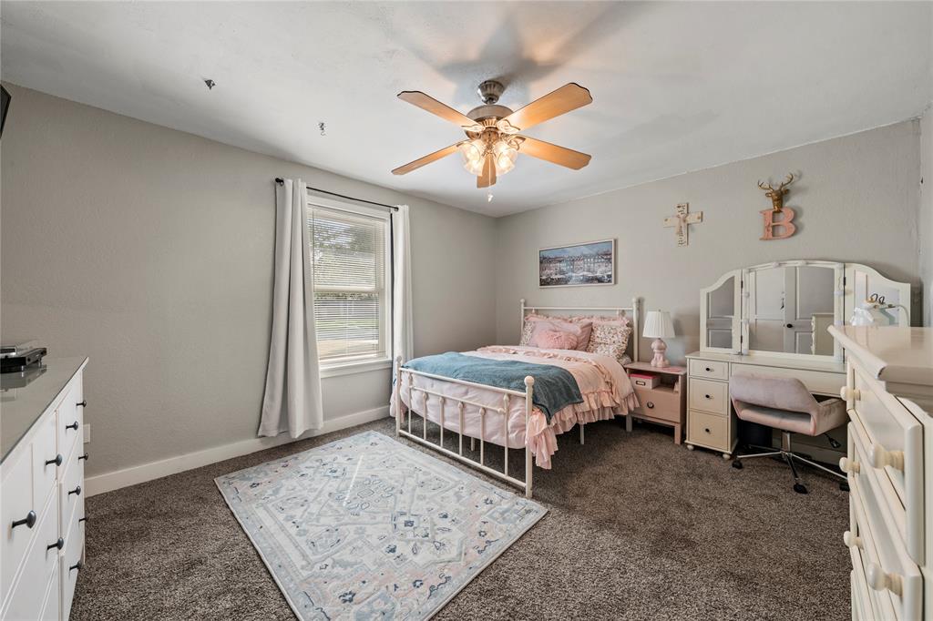241 Crockett Lane, Hewitt, TX 76643