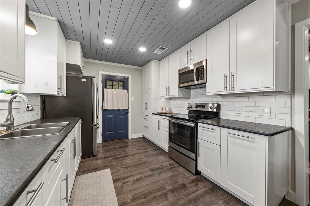 241 Crockett Lane, Hewitt, TX 76643