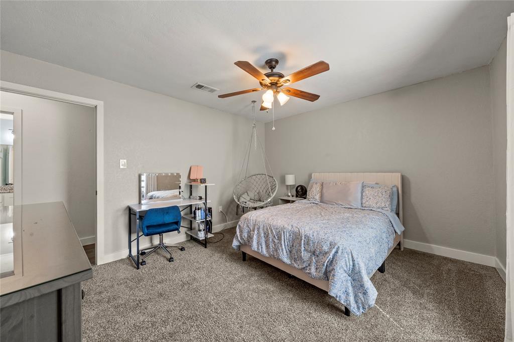 241 Crockett Lane, Hewitt, TX 76643