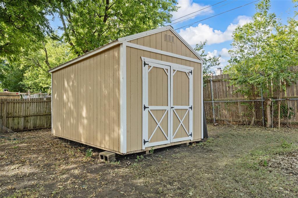 241 Crockett Lane, Hewitt, TX 76643
