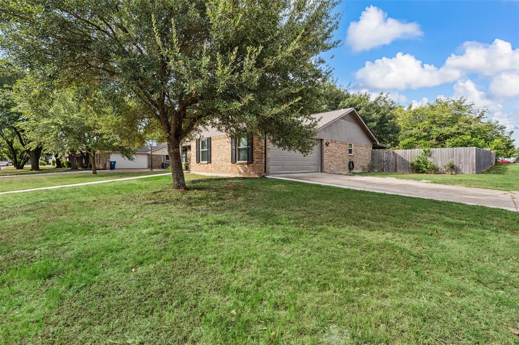 241 Crockett Lane, Hewitt, TX 76643