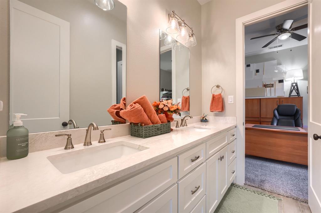 1318 Oak Trail, Quinlan, TX 75474