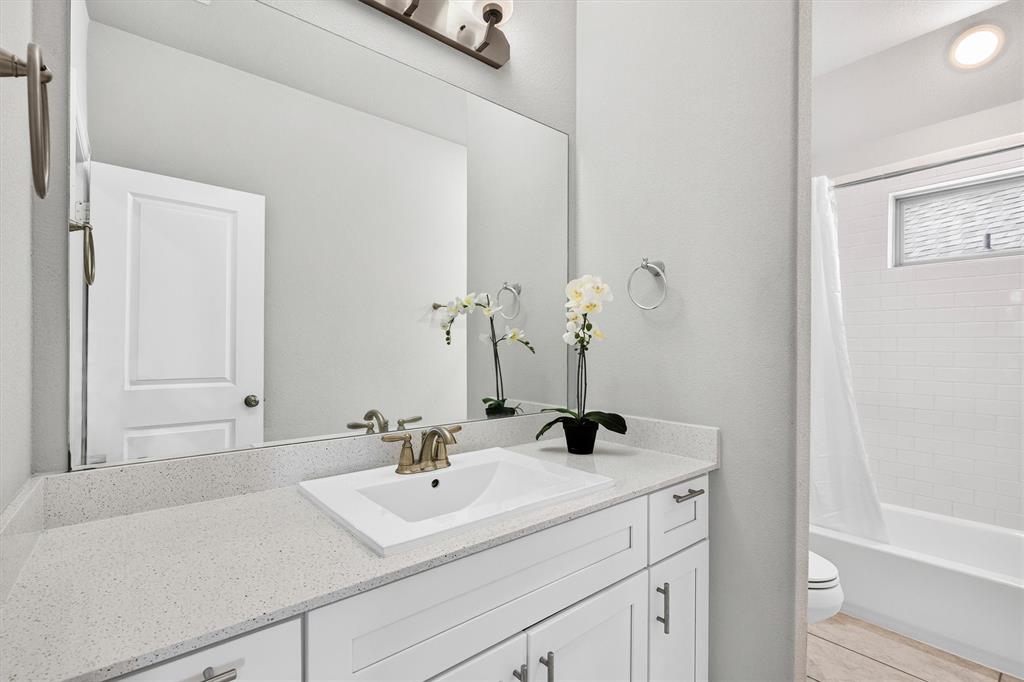2nd bathroom upstair