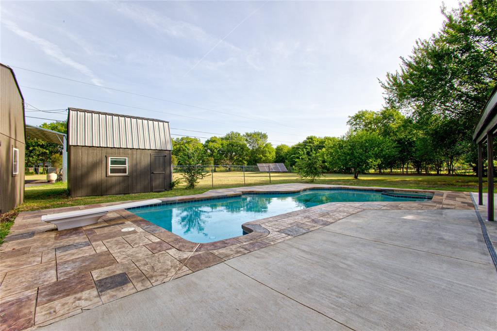 Outdoor Swimming Pool Oasis wIntegrated Spa wDiving Board