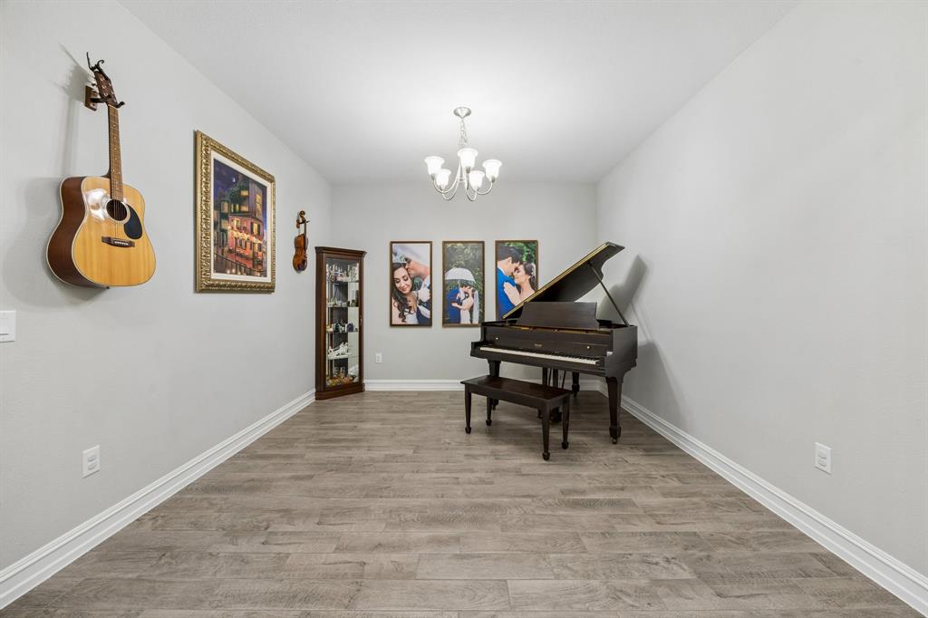 Spacious Formal Dining is a flexible space for grand pianos!