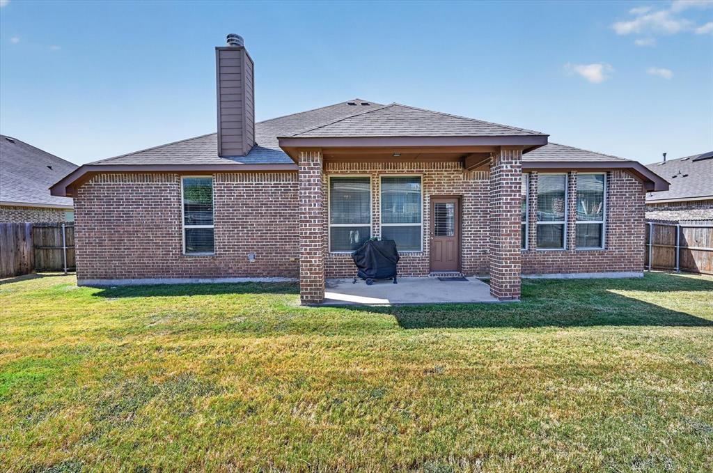 1107 Fairhaven Drive, Glenn Heights, TX 75154