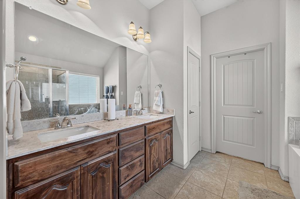 1107 Fairhaven Drive, Glenn Heights, TX 75154