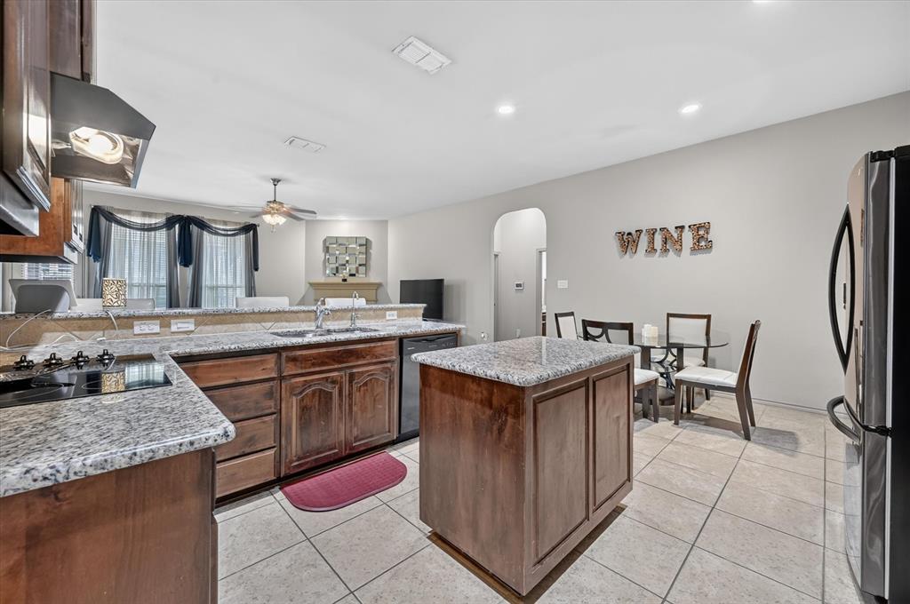 1107 Fairhaven Drive, Glenn Heights, TX 75154