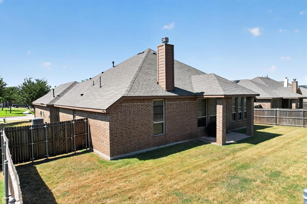 1107 Fairhaven Drive, Glenn Heights, TX 75154