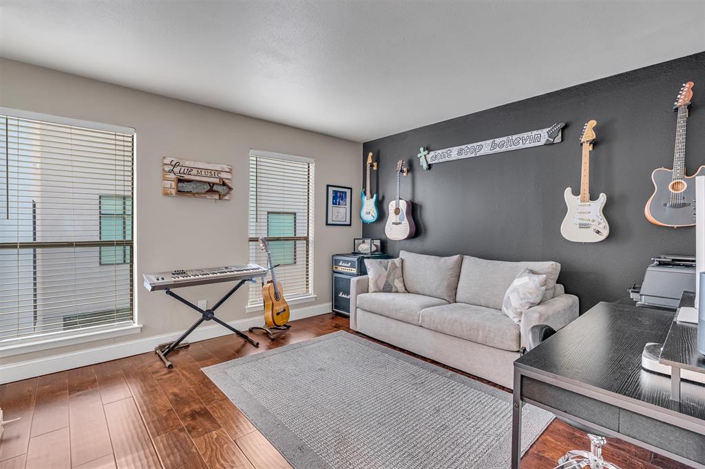 2nd Bedroom, office or music room.