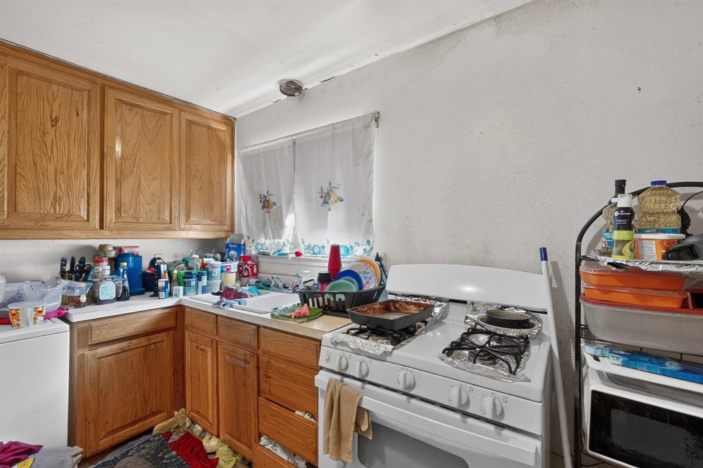 2225 Mayfair Street, Ennis, TX 75119