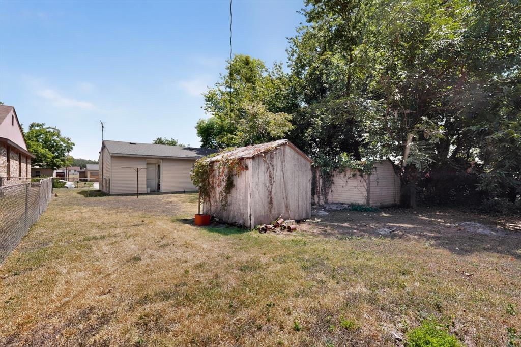 2225 Mayfair Street, Ennis, TX 75119