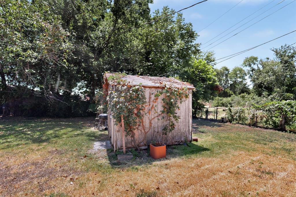 2225 Mayfair Street, Ennis, TX 75119