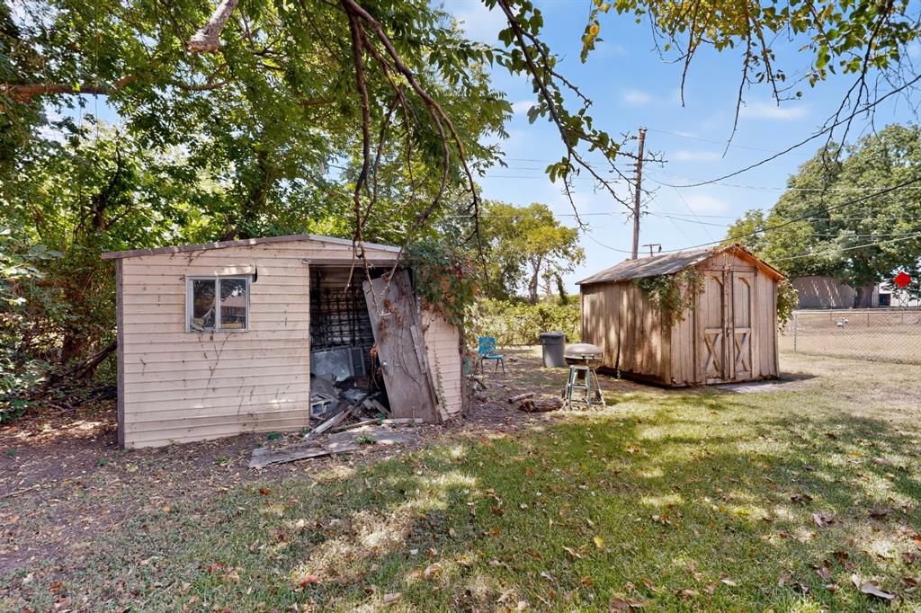 2225 Mayfair Street, Ennis, TX 75119
