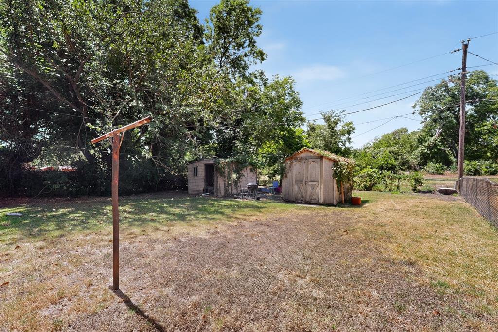 2225 Mayfair Street, Ennis, TX 75119