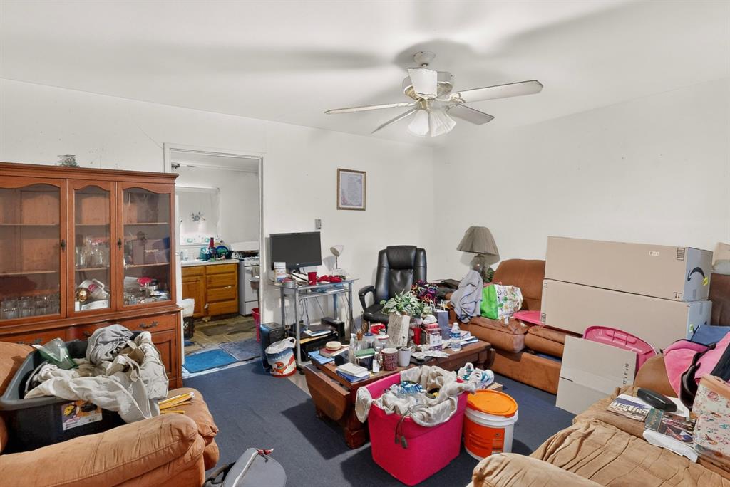 2225 Mayfair Street, Ennis, TX 75119