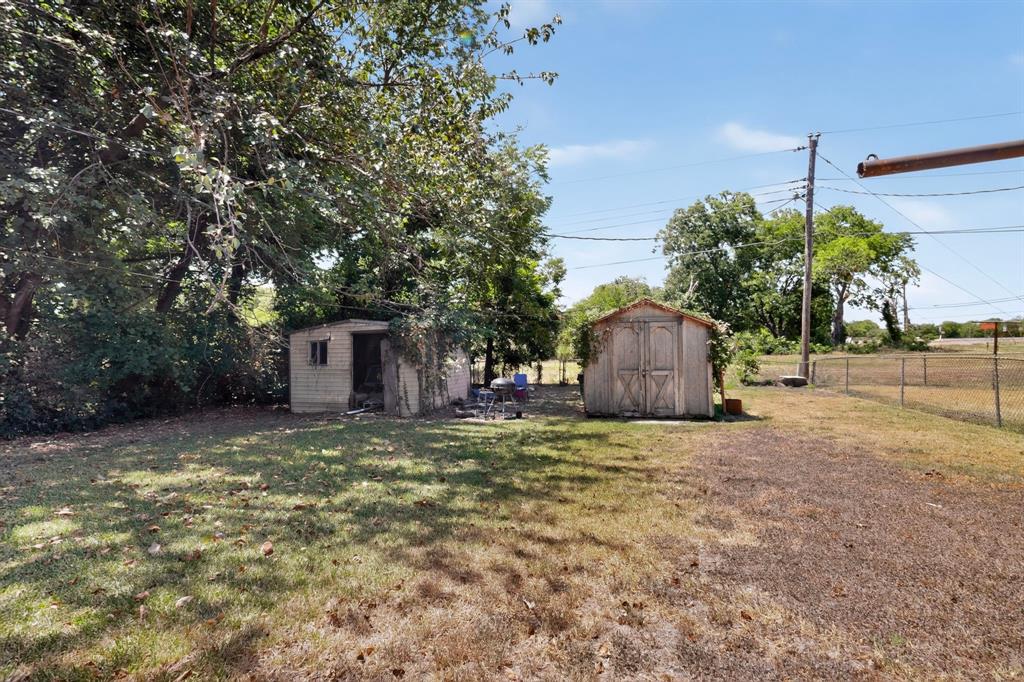 2225 Mayfair Street, Ennis, TX 75119