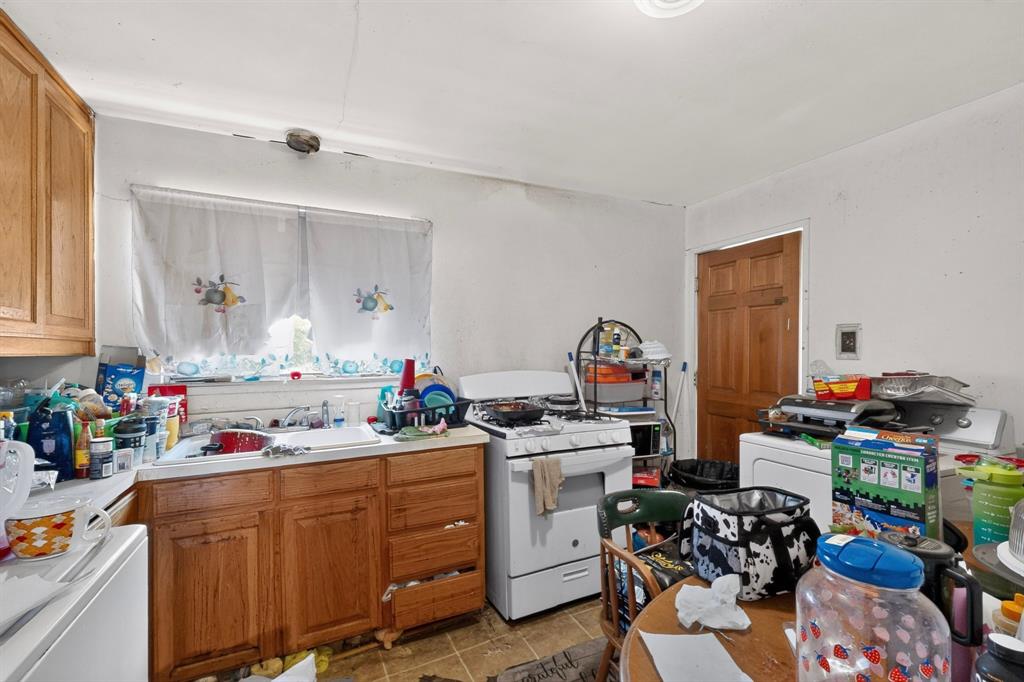 2225 Mayfair Street, Ennis, TX 75119
