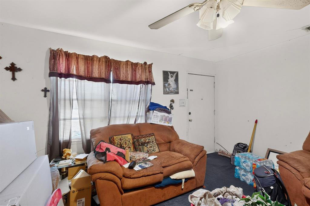 2225 Mayfair Street, Ennis, TX 75119